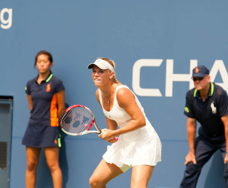 Caroline_Wozniacki_02_11