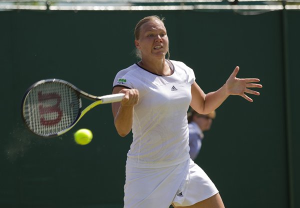 Kaia_Kanepi_09_28_11_a