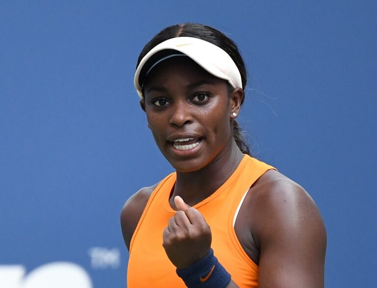 Defending Champ Stephens Survives Test From Kalinina in Flushing Meadows