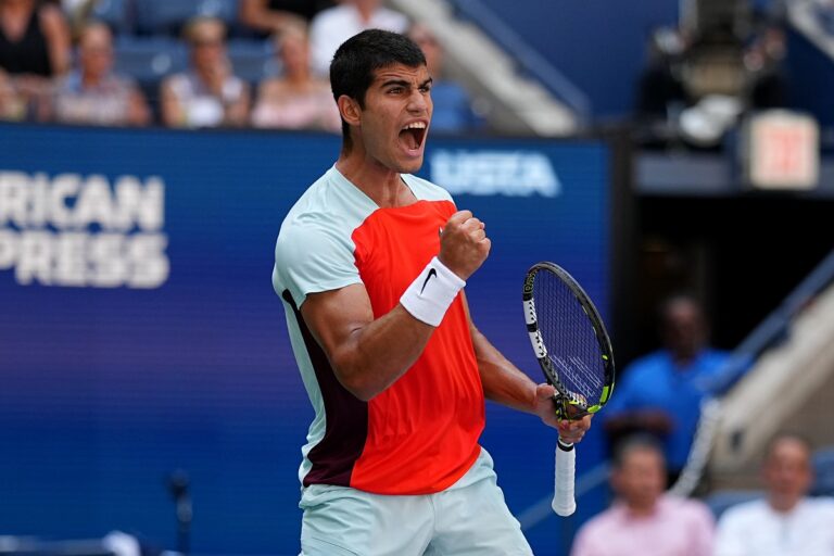 Alcaraz, Swiatek Win French Open Titles