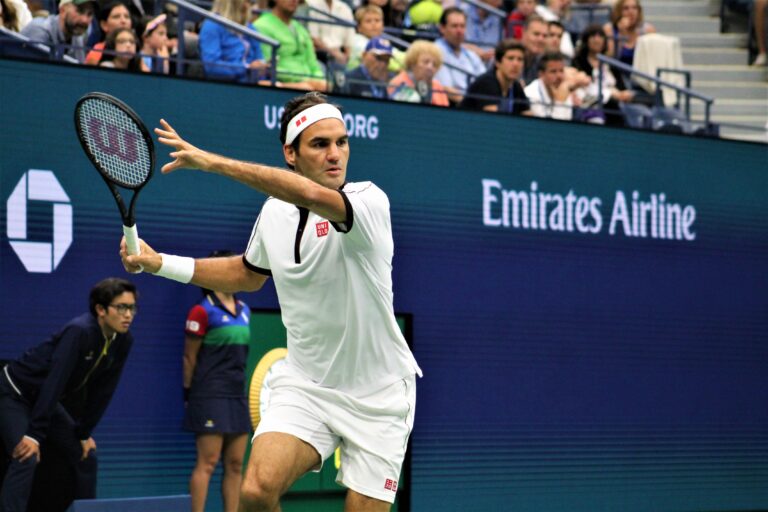 Federer Extends His Arms Away From His Body…So Maybe I Should Too?